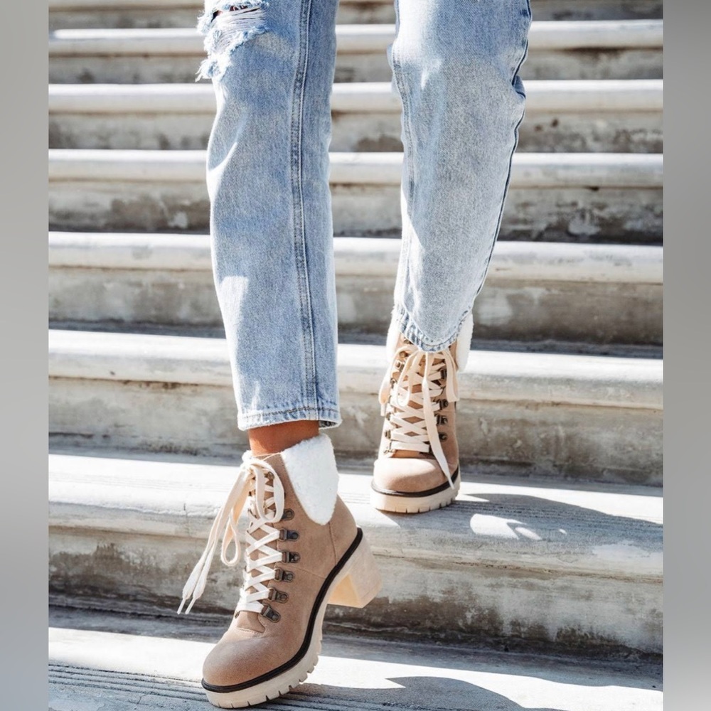 NIB Oasis Society Beige Lace Up Sherpa Vegan Suede Chunky Heeled Boots Booties - Picture 6 of 8